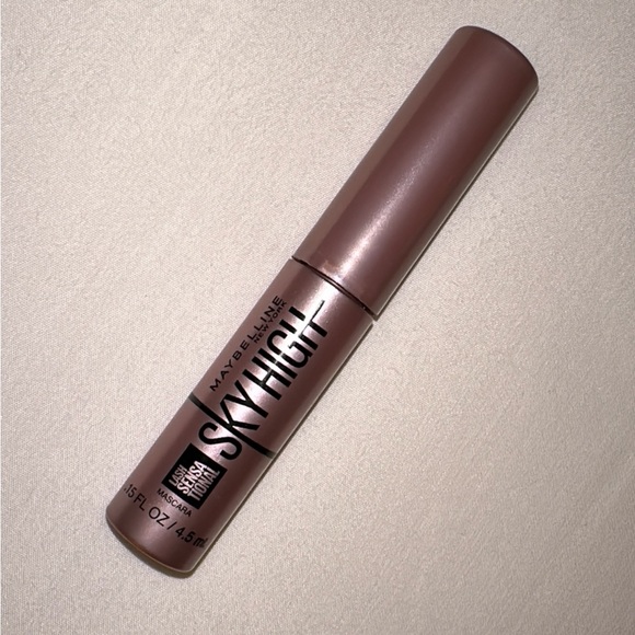 ⚡️PICK 3/$15 - Maybelline Sky High Lash Sensational Black Mascara .15fl oz NEW 💖 - Picture 1 of 2